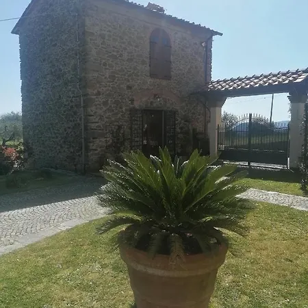 Casina In Pietra