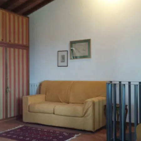 Casina In Pietra